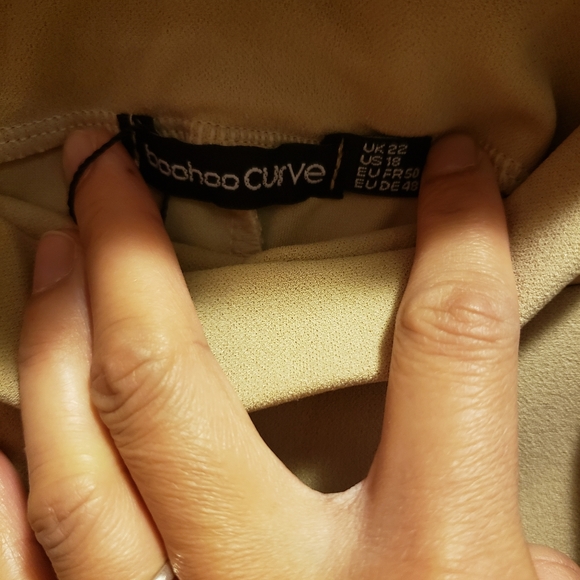 Boohoo Curve Plus Size Creme with Belt Trousers - Picture 9 of 17